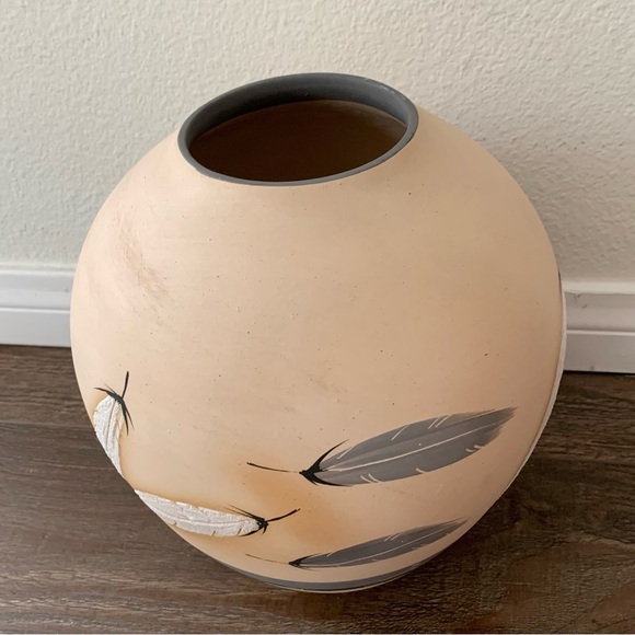 Vintage Native American Pottery Vase Signed By Grey Father, 1985 - Picture 12 of 13